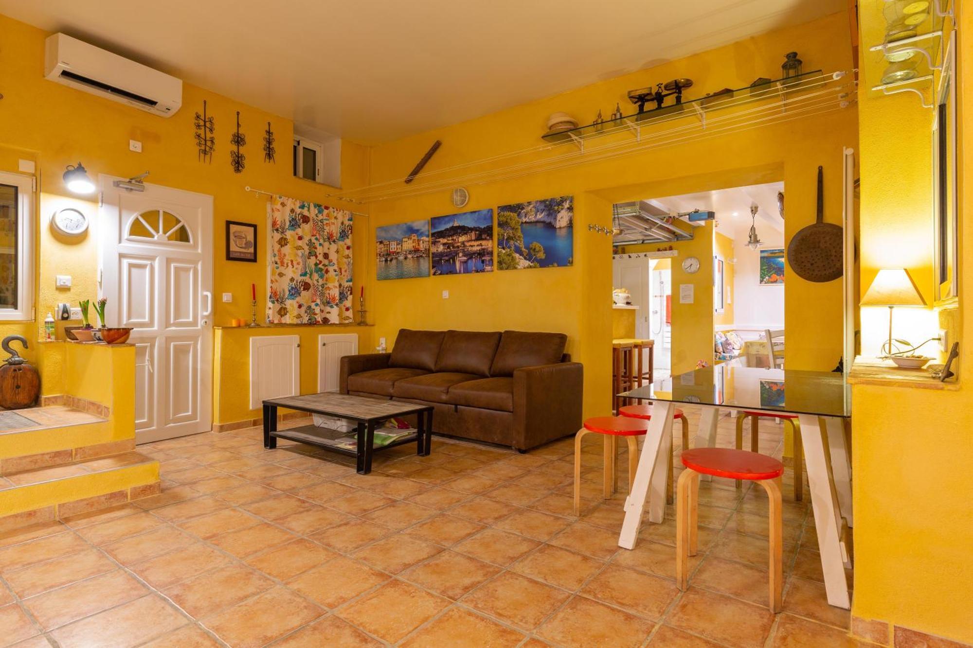 Dorm Hostel Camp Backpackers Marseille Exterior photo